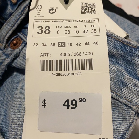 Classic Mom Fit Jeans - Picture 4 of 4